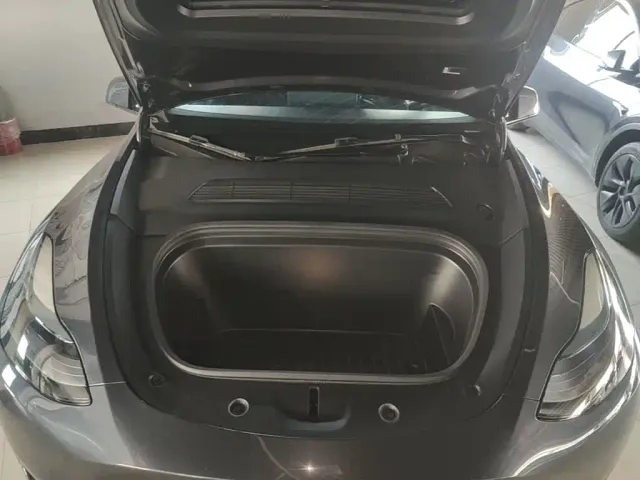 Tesla Model Y — Фото автомобиля 19