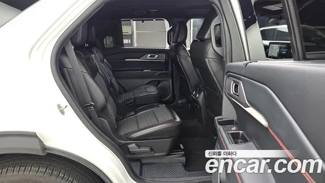 Ford Explorer Explorer 6 поколение 2.3 ST-Line 4WD — Фото автомобиля 12