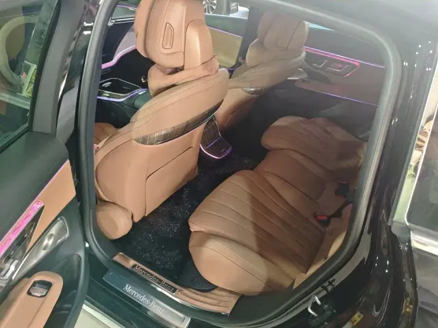 Mercedes-Benz E-Class — Фото автомобиля 8