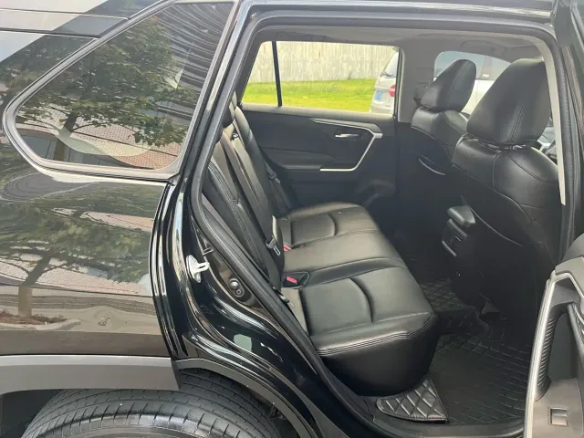 Toyota RAV4 — Фото автомобиля 12