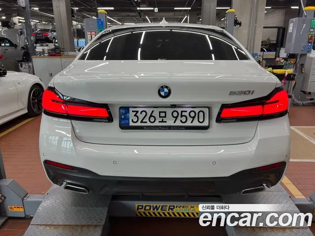 BMW 5-Series — Фото автомобиля 2