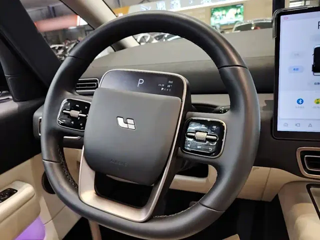 Li Auto MEGA — Фото автомобиля 10