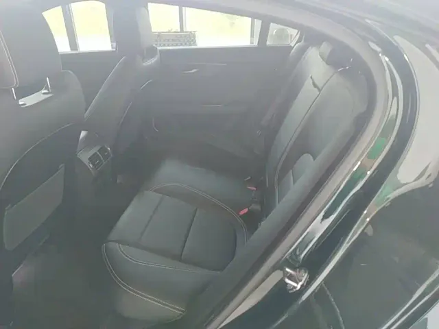 Jaguar XEL — Фото автомобиля 16