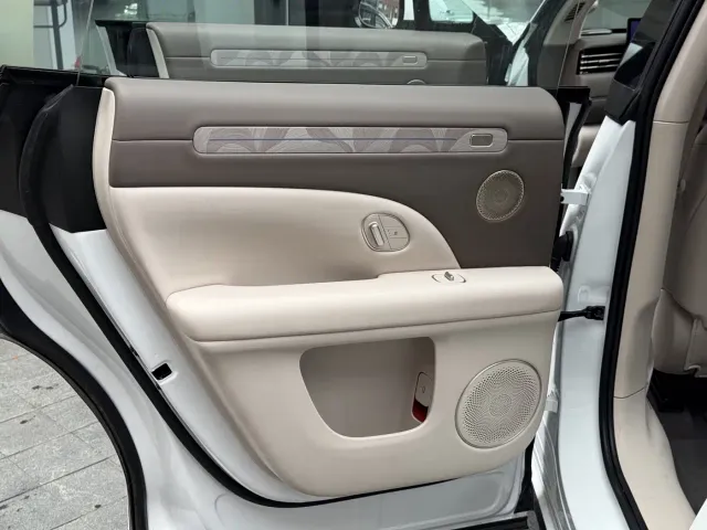 IM Motors LS6 — Фото автомобиля 15