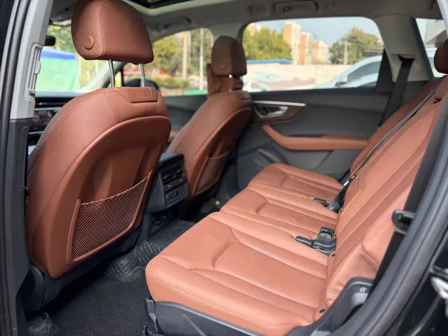 Audi Audi Q7 2024 45 TFSI quattro S line Sport — Фото автомобиля 6