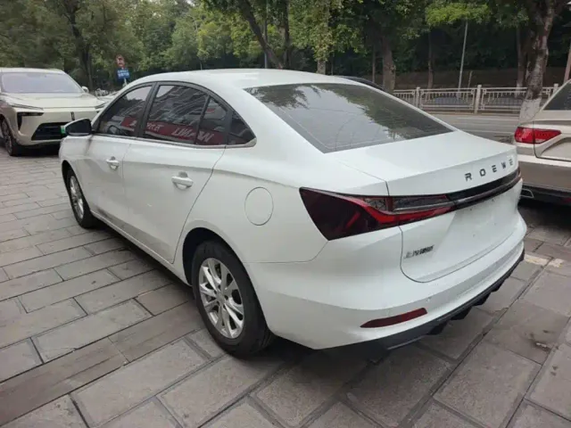 Roewe i5 — Фото автомобиля 4