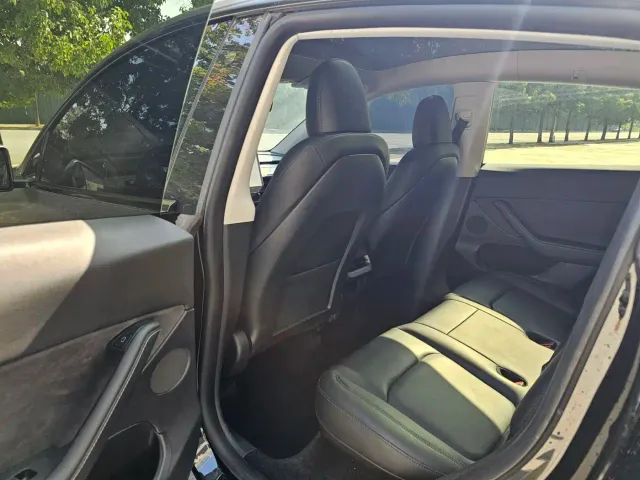 Tesla Model Y — Фото автомобиля 9