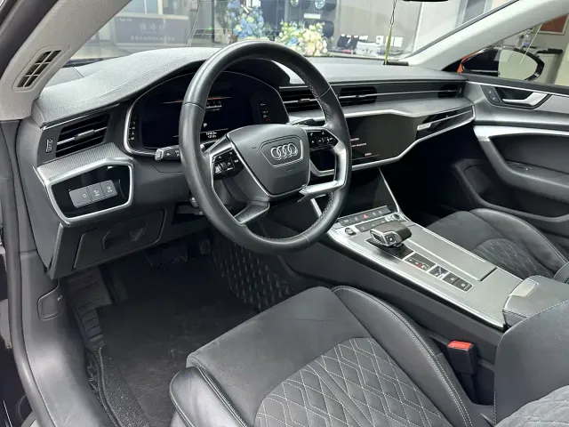 Audi A7L — Фото автомобиля 12