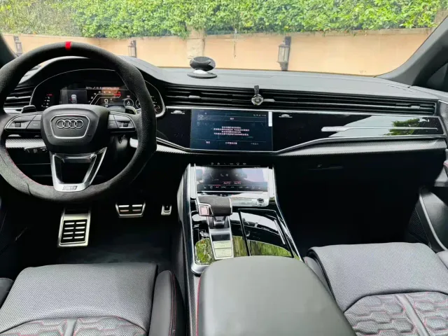 Audi RS Q8 — Фото автомобиля 9