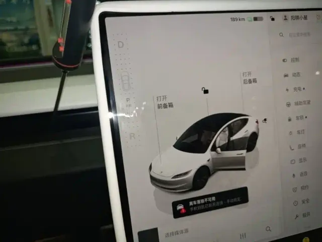 Tesla Model 3 — Фото автомобиля 13