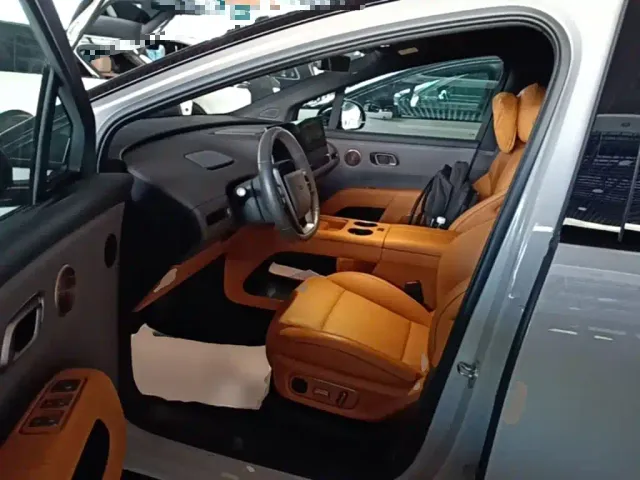 Li Auto i8 — Фото автомобиля 15