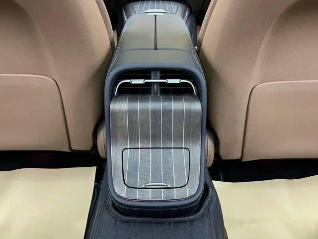 Mercedes-Benz E-Class — Фото автомобиля 20