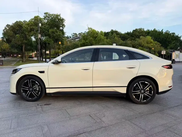 BYD Qin L — Фото автомобиля 13