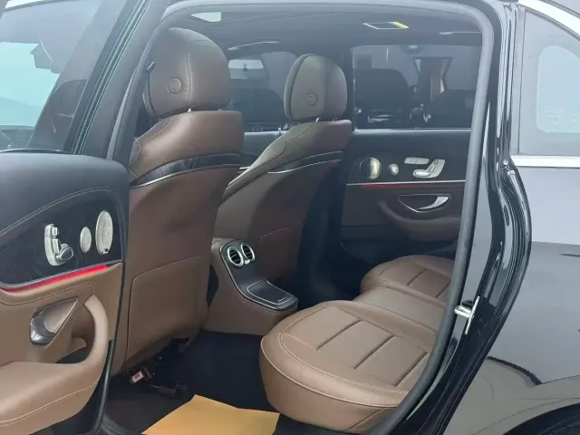 Mercedes-Benz E-Class — Фото автомобиля 5
