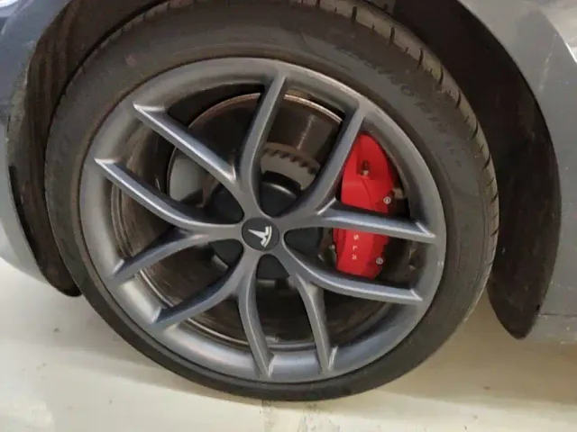 Tesla Model 3 — Фото автомобиля 22