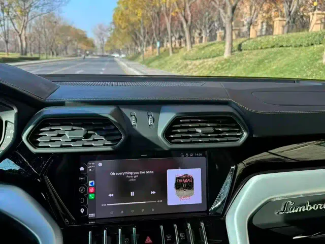 Lamborghini Urus — Фото автомобиля 5