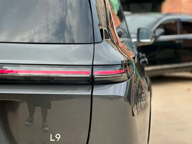 Li Auto L9 — Фото автомобиля 30
