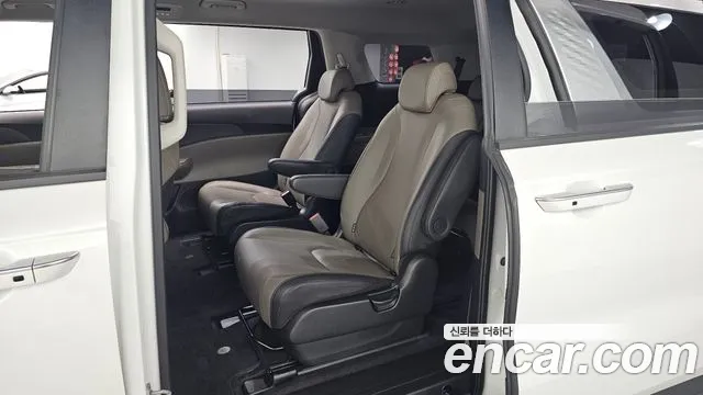 Kia Carnival 4th Gen — Фото автомобиля 11