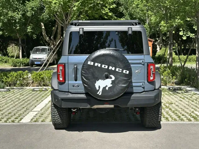 Ford Bronco — Фото автомобиля 12