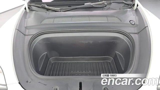 Tesla Model Y — Фото автомобиля 6