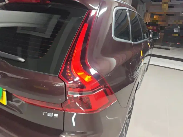 Volvo XC60 — Фото автомобиля 7