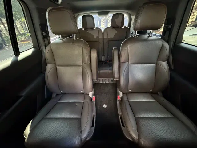 Li Auto L8 — Фото автомобиля 16