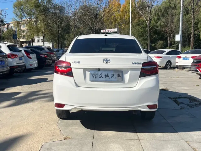 Toyota Vios — Фото автомобиля 4