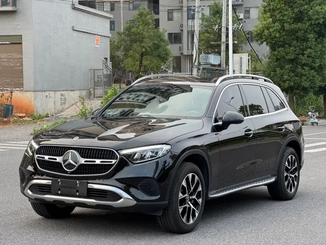 Фотография автомобиля — Mercedes-Benz GLC-Class
