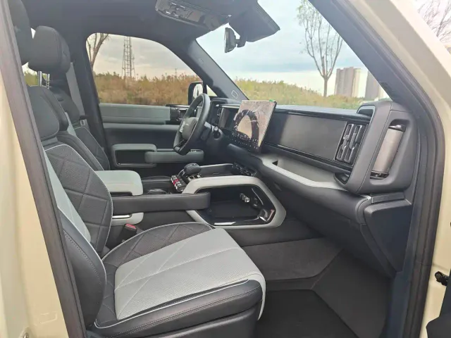 BYD FangChengBao Leopard 5 — Фото автомобиля 15