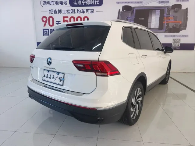 Volkswagen Tiguan L — Фото автомобиля 9