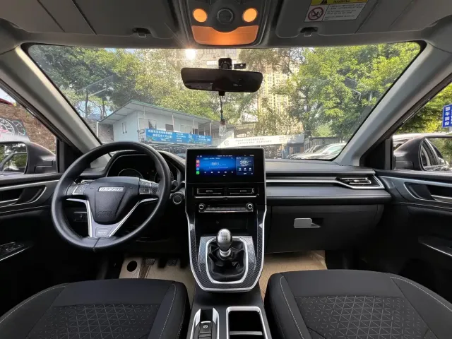Haval M6 — Фото автомобиля 15
