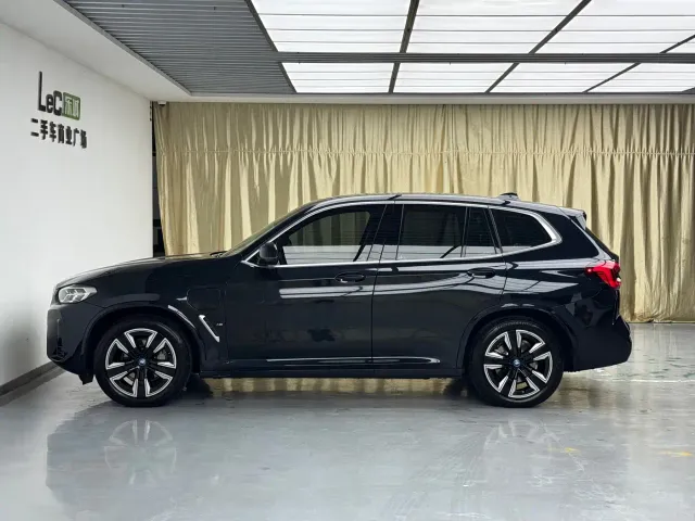 BMW iX3 — Фото автомобиля 16