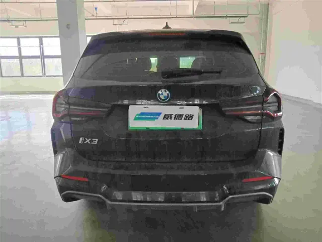 BMW iX3 — Фото автомобиля 5