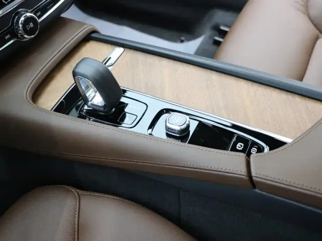 Volvo S90 — Фото автомобиля 14
