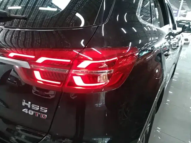 Hongqi HS5 — Фото автомобиля 7
