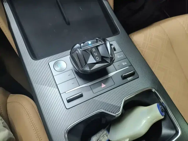 BYD Song L DM-i 2024 112km Leading Edition — Фото автомобиля 13