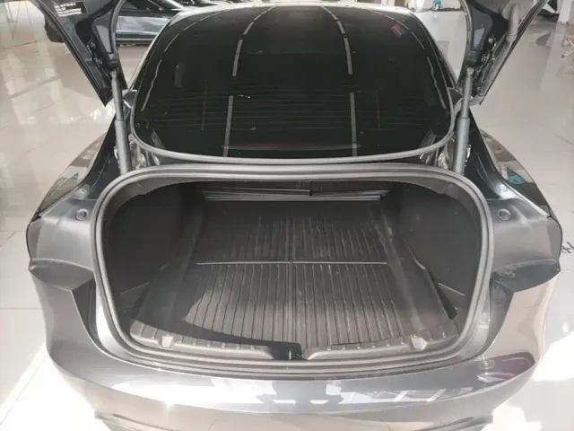 Tesla Model 3 — Фото автомобиля 18
