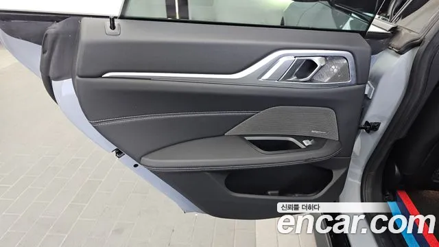 BMW i4 — Фото автомобиля 14