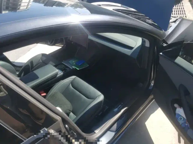Tesla Model 3 — Фото автомобиля 19