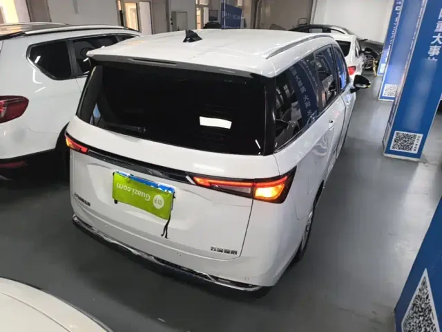 Wuling Jiachen — Фото автомобиля 6