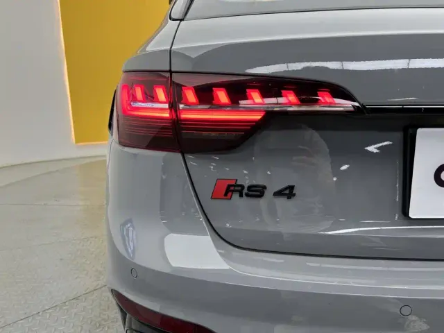 Audi RS 4 — Фото автомобиля 3
