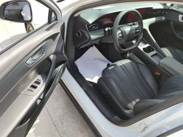 Roewe D7 — Фото автомобиля 15
