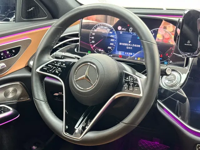 Mercedes-Benz E-Class — Фото автомобиля 14