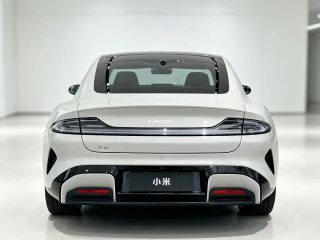 Xiaomi SU7 — Фото автомобиля 8