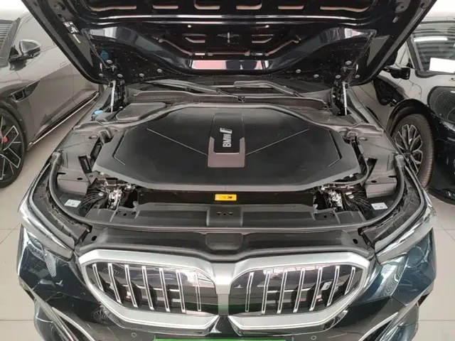 BMW i5 — Фото автомобиля 19