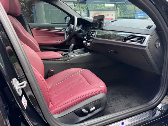 BMW 5 Series — Фото автомобиля 10