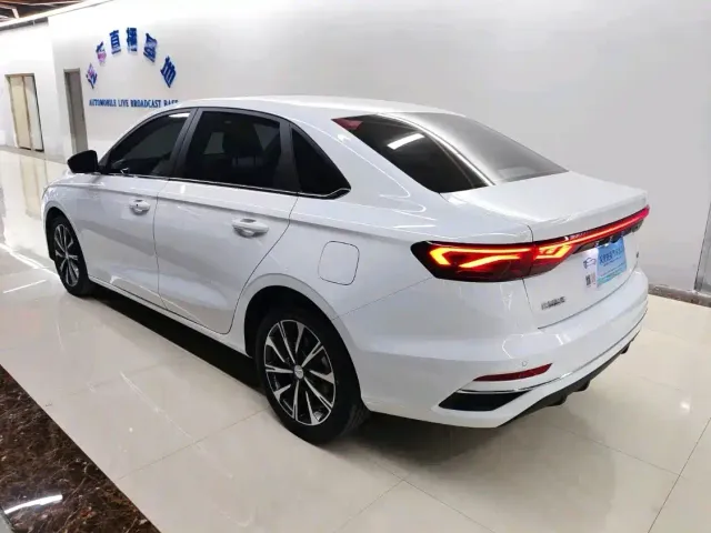 Geely Emgrand — Фото автомобиля 3