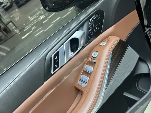 BMW X7 — Фото автомобиля 8