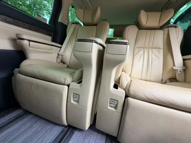 Toyota Alphard — Фото автомобиля 22