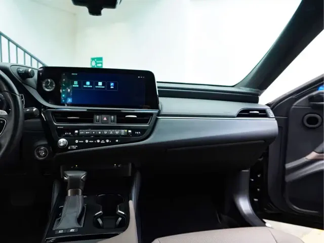 Lexus ES — Фото автомобиля 17